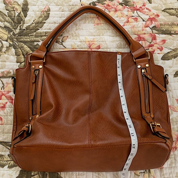 Florida Boutique Women’s Boho Tan Leather Hobo Bag With Gold Accent Buckle - Picture 3 of 6
